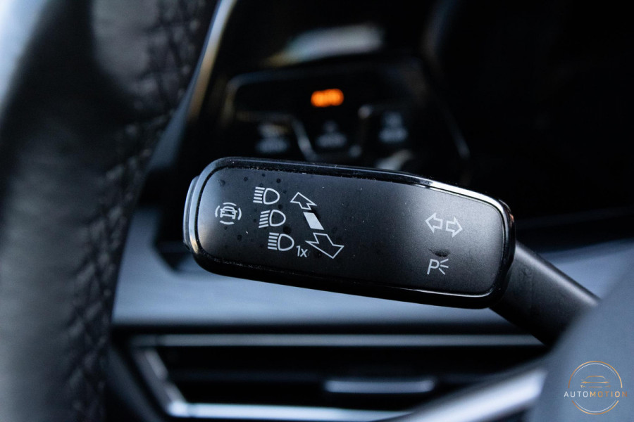 Volkswagen Golf 1.4 eHybrid Style Camera Elektrische stoelen Massage ACC
