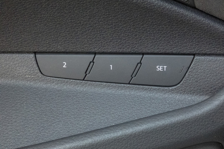 Audi e-tron E-tron 55 quattro advanced Pro Line Plus 95 kWh |SOH 90% | Trekhaak | Pano | ACC | B&O | Head Up