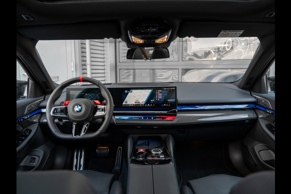 BMW M5 Touring M5 | CARBON | AKRAPOVIC | EVENTURI