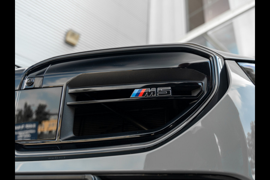 BMW M5 Touring M5 | CARBON | AKRAPOVIC | EVENTURI