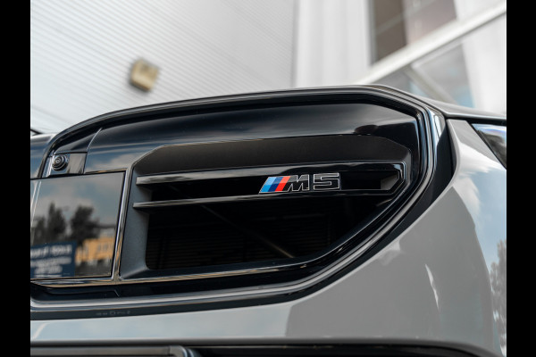 BMW M5 Touring M5 | CARBON | AKRAPOVIC | EVENTURI