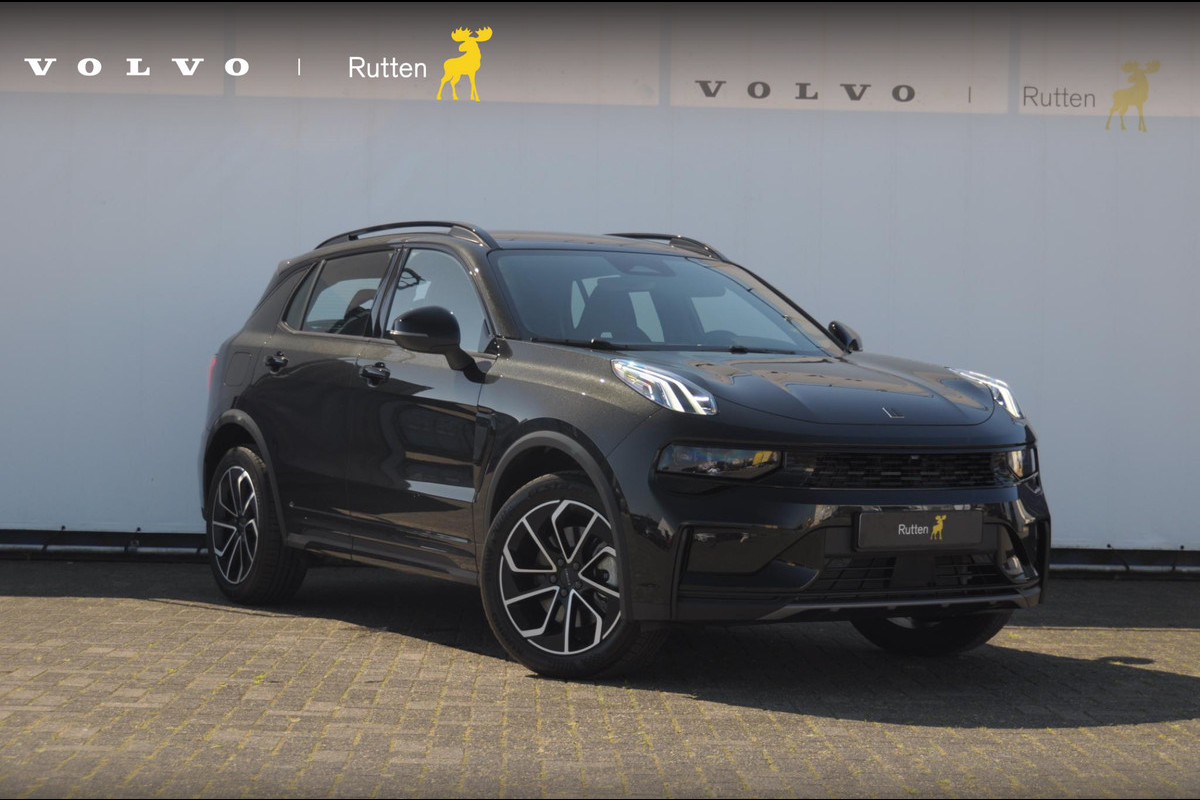 Lynk & Co 01 276PK Automaat Core / Adaptieve cruise control / Stoel - en stuurwielverarming / Parkeersensoren met camera / Apple carplay / Trekhaak / Metallic lak / 19" lichtmetalen velgen