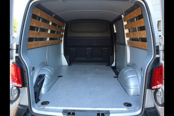 Volkswagen Transporter 2.0 TDI 150pk Automaat Euro 6 - Cruise - Camera - Trekhaak