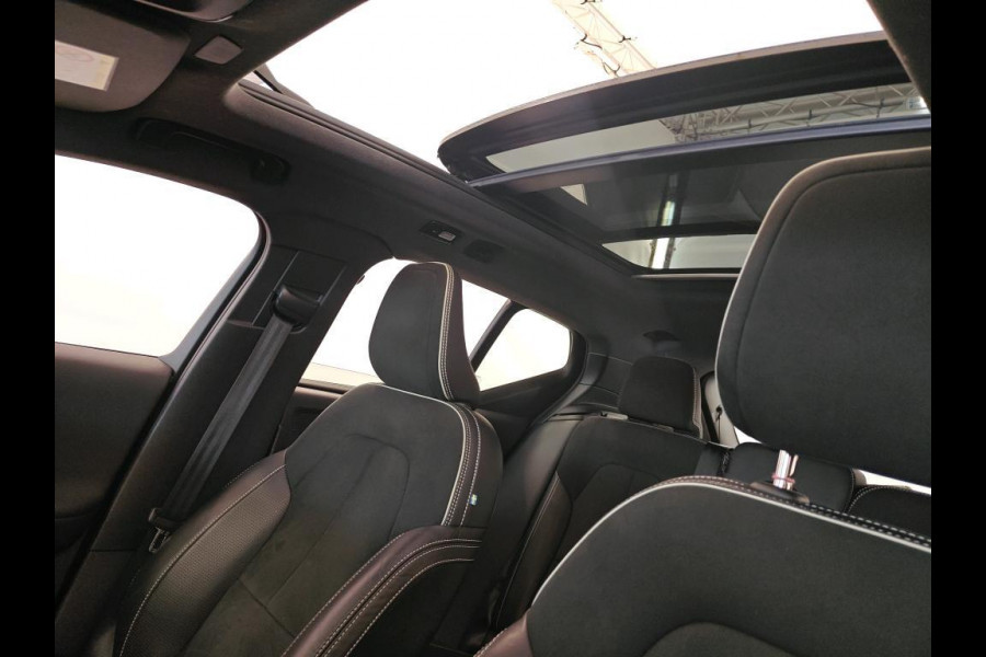Volvo XC40 Recharge P8 AWD R-Design PANODAK | TREKHAAK