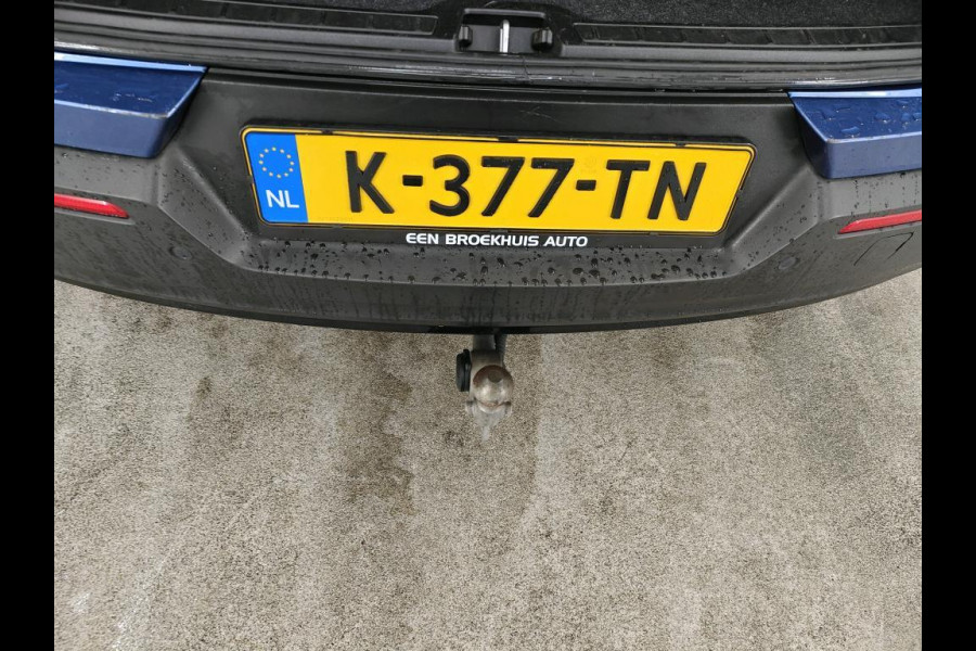 Volvo XC40 Recharge P8 AWD R-Design PANODAK | TREKHAAK