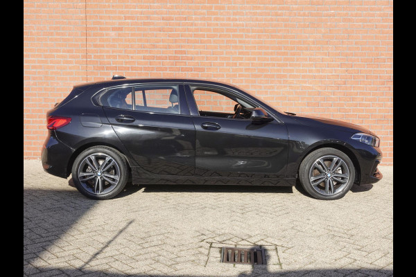 BMW 1-serie 118i Executive Edition Navigatie Apple Carplay/Android Auto Adaptive Cruise Control Parkeersensoren Full LED Virtual Cockpit Climate Control