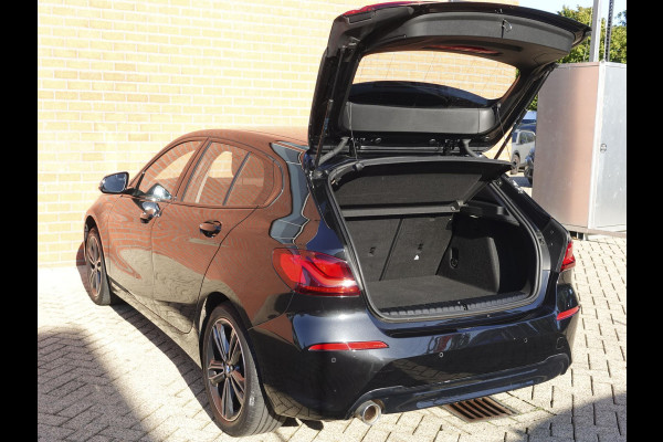 BMW 1-serie 118i Executive Edition Navigatie Apple Carplay/Android Auto Adaptive Cruise Control Parkeersensoren Full LED Virtual Cockpit Climate Control