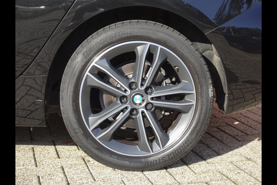 BMW 1-serie 118i Executive Edition Navigatie Apple Carplay/Android Auto Adaptive Cruise Control Parkeersensoren Full LED Virtual Cockpit Climate Control