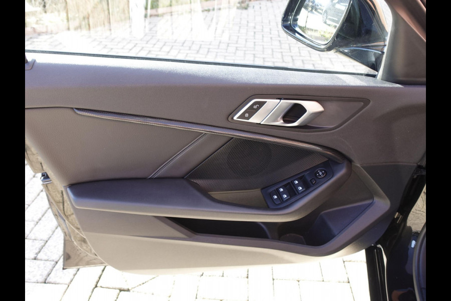 BMW 1-serie 118i Executive Edition Navigatie Apple Carplay/Android Auto Adaptive Cruise Control Parkeersensoren Full LED Virtual Cockpit Climate Control
