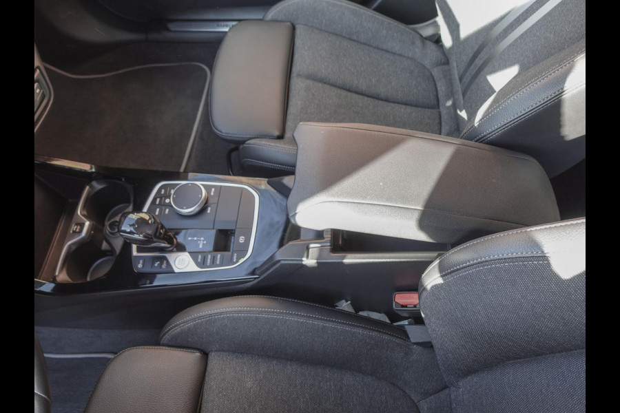 BMW 1-serie 118i Executive Edition Navigatie Apple Carplay/Android Auto Adaptive Cruise Control Parkeersensoren Full LED Virtual Cockpit Climate Control