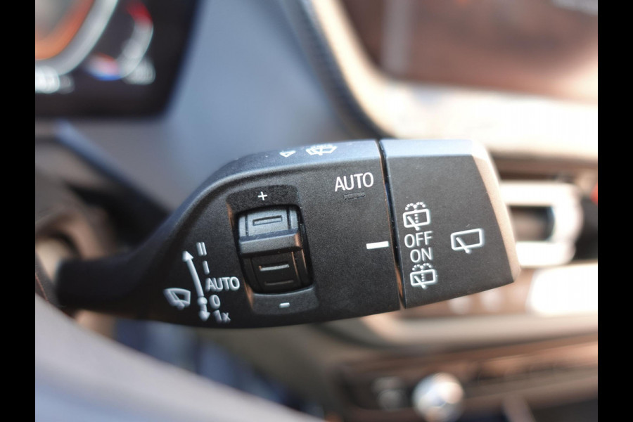 BMW 1-serie 118i Executive Edition Navigatie Apple Carplay/Android Auto Adaptive Cruise Control Parkeersensoren Full LED Virtual Cockpit Climate Control