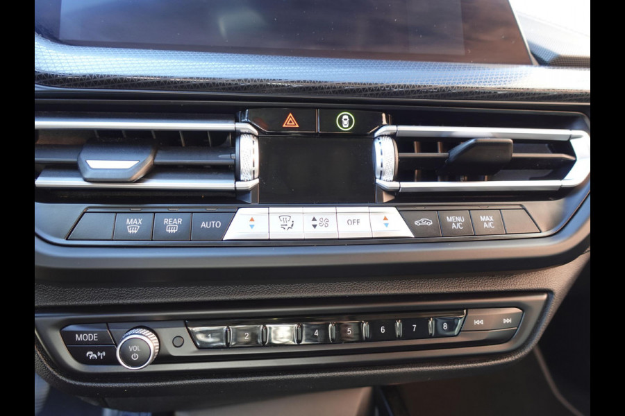 BMW 1-serie 118i Executive Edition Navigatie Apple Carplay/Android Auto Adaptive Cruise Control Parkeersensoren Full LED Virtual Cockpit Climate Control