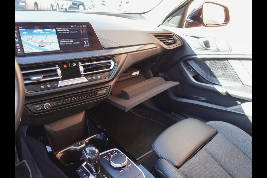 BMW 1-serie 118i Executive Edition Navigatie Apple Carplay/Android Auto Adaptive Cruise Control Parkeersensoren Full LED Virtual Cockpit Climate Control