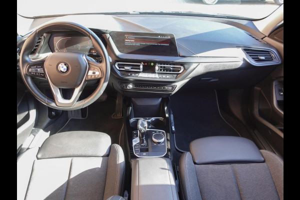 BMW 1-serie 118i Executive Edition Navigatie Apple Carplay/Android Auto Adaptive Cruise Control Parkeersensoren Full LED Virtual Cockpit Climate Control