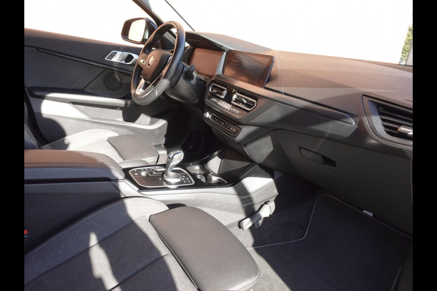 BMW 1-serie 118i Executive Edition Navigatie Apple Carplay/Android Auto Adaptive Cruise Control Parkeersensoren Full LED Virtual Cockpit Climate Control