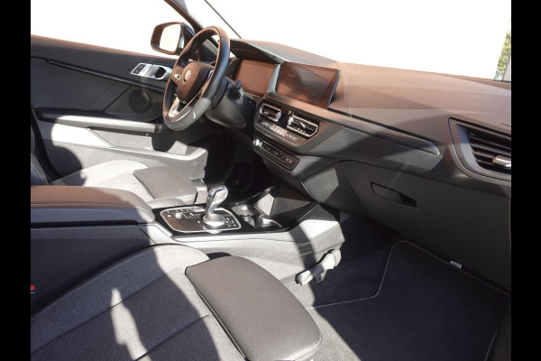 BMW 1-serie 118i Executive Edition Navigatie Apple Carplay/Android Auto Adaptive Cruise Control Parkeersensoren Full LED Virtual Cockpit Climate Control