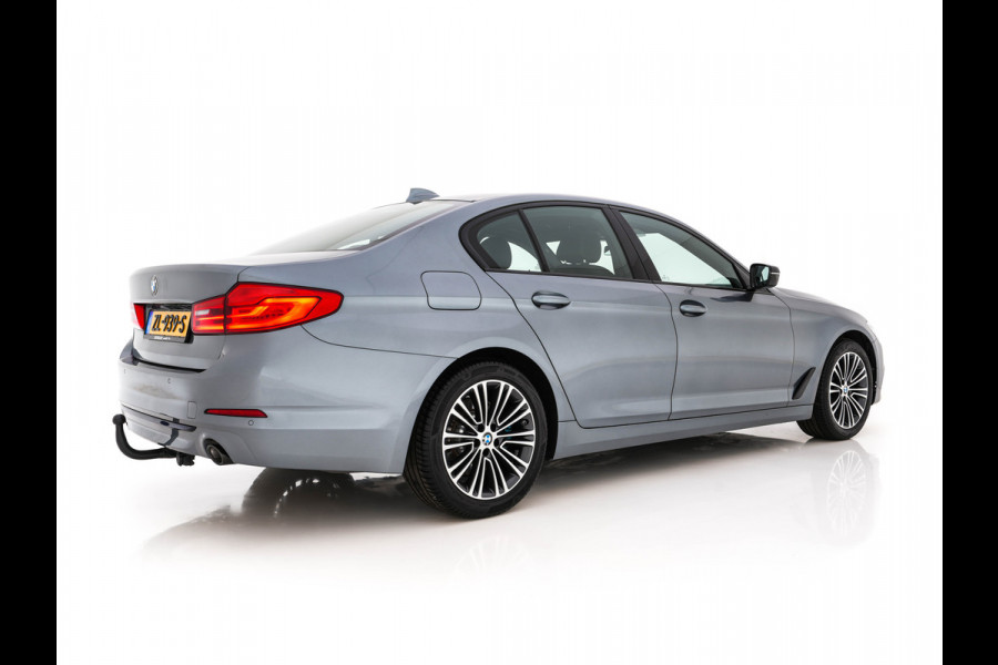 BMW 5 Serie 520i Executive Edition Sportline Aut. *LEATHER-FABRIC | FULL-LED | DIGI-COCKIT | KEYLESS | NAVI-FULLMAP | HEATED-SPORTSEATS | PRIVACY-GLASS | AMBIENTLIGHT | ECC | CARPLAY | PDC | TOWBAR | 18"ALU*