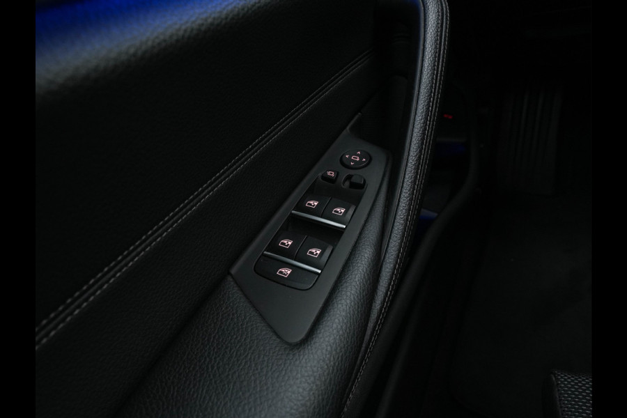 BMW 5 Serie 520i Executive Edition Sportline Aut. *LEATHER-FABRIC | FULL-LED | DIGI-COCKIT | KEYLESS | NAVI-FULLMAP | HEATED-SPORTSEATS | PRIVACY-GLASS | AMBIENTLIGHT | ECC | CARPLAY | PDC | TOWBAR | 18"ALU*