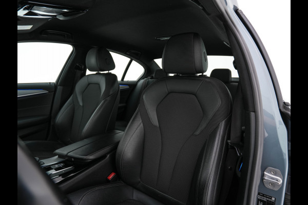 BMW 5 Serie 520i Executive Edition Sportline Aut. *LEATHER-FABRIC | FULL-LED | DIGI-COCKIT | KEYLESS | NAVI-FULLMAP | HEATED-SPORTSEATS | PRIVACY-GLASS | AMBIENTLIGHT | ECC | CARPLAY | PDC | TOWBAR | 18"ALU*