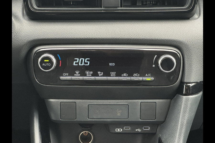 Toyota Yaris 1.5 Hybrid Camera CarPlay Adaptieve cruise Clima DAB radio