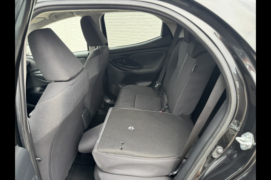 Toyota Yaris 1.5 Hybrid Camera CarPlay Adaptieve cruise Clima DAB radio