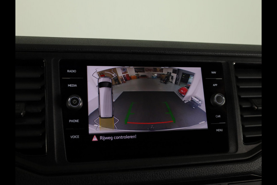 Volkswagen Crafter 35 2.0 TDI L3H3 Highline EURO VI 140 pk Automaat | Verlengde garantie | Navigatie | Trekhaak | Parkeersensoren | Achteruitrijcamera | Geveerde bestuurdersstoel |