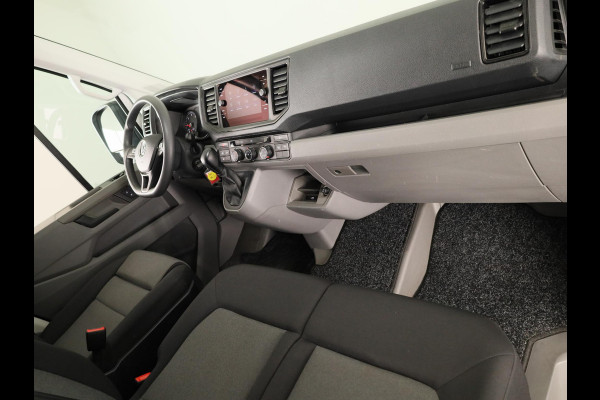Volkswagen Crafter 35 2.0 TDI L3H3 Highline EURO VI 140 pk Automaat | Verlengde garantie | Navigatie | Trekhaak | Parkeersensoren | Achteruitrijcamera | Geveerde bestuurdersstoel |