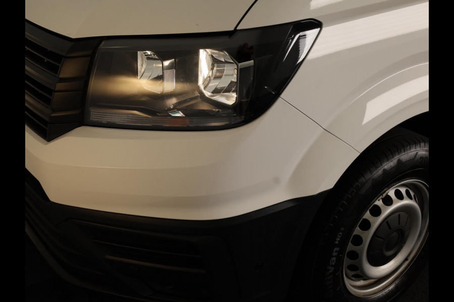 Volkswagen Crafter 35 2.0 TDI L3H3 Highline EURO VI 140 pk Automaat | Verlengde garantie | Navigatie | Trekhaak | Parkeersensoren | Achteruitrijcamera | Geveerde bestuurdersstoel |