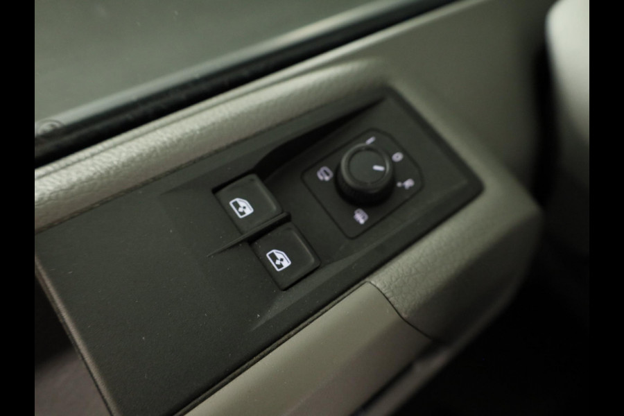 Volkswagen Crafter 35 2.0 TDI L3H3 Highline EURO VI 140 pk Automaat | Verlengde garantie | Navigatie | Trekhaak | Parkeersensoren | Achteruitrijcamera | Geveerde bestuurdersstoel |