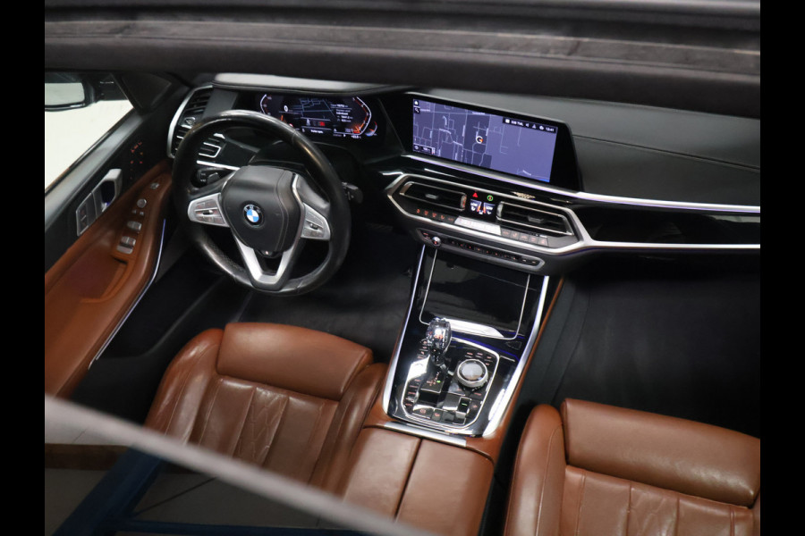 BMW X7 xDrive40i High Executive [SCHUIFKANTELDAK, 7-PERSOONS, BMW LASERLICHT, HEAD-UP, APPLE CARPLAY, SOFTCLOSE, ANDROID, LUCHTVERING, MASSAGESTOELEN, MEMORY SEATS, STOELVERWARMING V+A, VOL LEDER, CAMERA, ELEKTRISCHE ACHTER