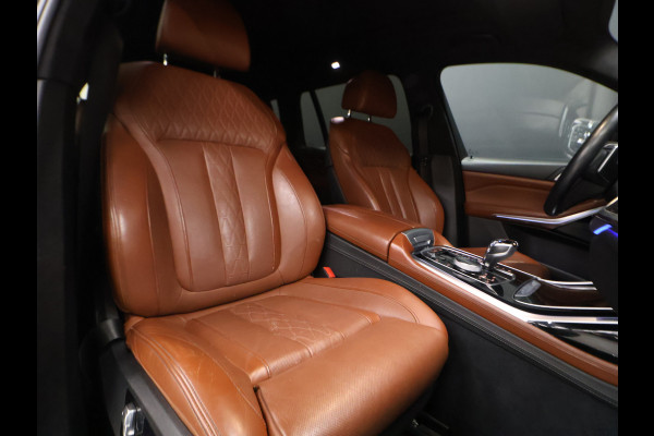BMW X7 xDrive40i High Executive [SCHUIFKANTELDAK, 7-PERSOONS, BMW LASERLICHT, HEAD-UP, APPLE CARPLAY, SOFTCLOSE, ANDROID, LUCHTVERING, MASSAGESTOELEN, MEMORY SEATS, STOELVERWARMING V+A, VOL LEDER, CAMERA, ELEKTRISCHE ACHTER