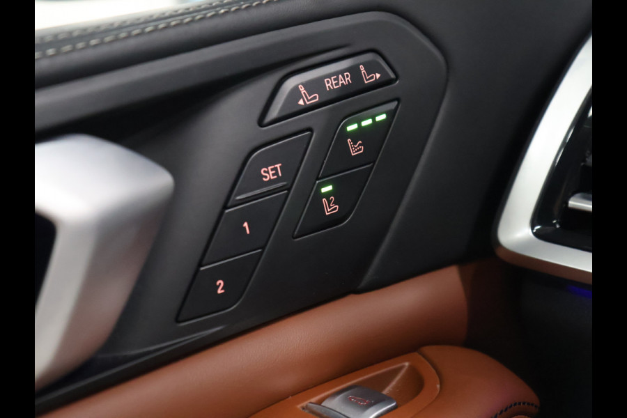 BMW X7 xDrive40i High Executive [SCHUIFKANTELDAK, 7-PERSOONS, BMW LASERLICHT, HEAD-UP, APPLE CARPLAY, SOFTCLOSE, ANDROID, LUCHTVERING, MASSAGESTOELEN, MEMORY SEATS, STOELVERWARMING V+A, VOL LEDER, CAMERA, ELEKTRISCHE ACHTER