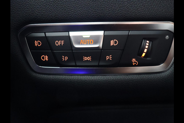 BMW X7 xDrive40i High Executive [SCHUIFKANTELDAK, 7-PERSOONS, BMW LASERLICHT, HEAD-UP, APPLE CARPLAY, SOFTCLOSE, ANDROID, LUCHTVERING, MASSAGESTOELEN, MEMORY SEATS, STOELVERWARMING V+A, VOL LEDER, CAMERA, ELEKTRISCHE ACHTER