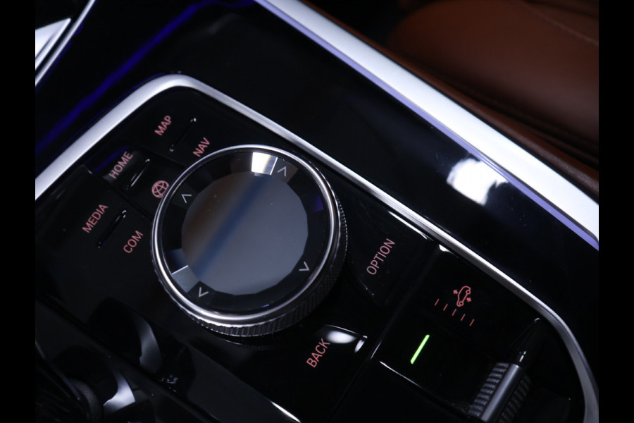 BMW X7 xDrive40i High Executive [SCHUIFKANTELDAK, 7-PERSOONS, BMW LASERLICHT, HEAD-UP, APPLE CARPLAY, SOFTCLOSE, ANDROID, LUCHTVERING, MASSAGESTOELEN, MEMORY SEATS, STOELVERWARMING V+A, VOL LEDER, CAMERA, ELEKTRISCHE ACHTER