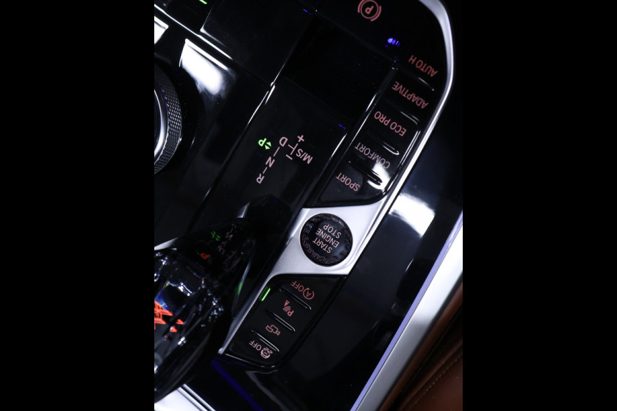 BMW X7 xDrive40i High Executive [SCHUIFKANTELDAK, 7-PERSOONS, BMW LASERLICHT, HEAD-UP, APPLE CARPLAY, SOFTCLOSE, ANDROID, LUCHTVERING, MASSAGESTOELEN, MEMORY SEATS, STOELVERWARMING V+A, VOL LEDER, CAMERA, ELEKTRISCHE ACHTER