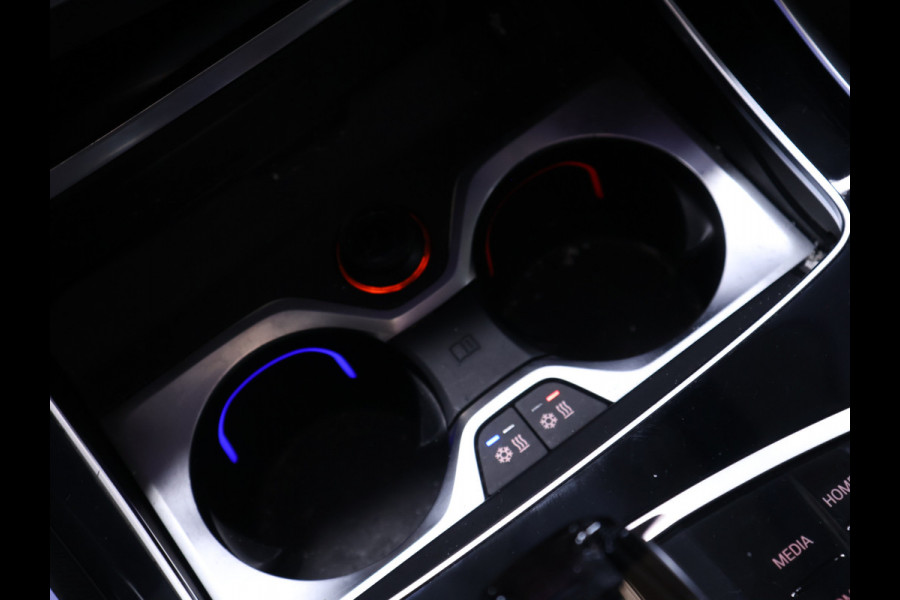 BMW X7 xDrive40i High Executive [SCHUIFKANTELDAK, 7-PERSOONS, BMW LASERLICHT, HEAD-UP, APPLE CARPLAY, SOFTCLOSE, ANDROID, LUCHTVERING, MASSAGESTOELEN, MEMORY SEATS, STOELVERWARMING V+A, VOL LEDER, CAMERA, ELEKTRISCHE ACHTER