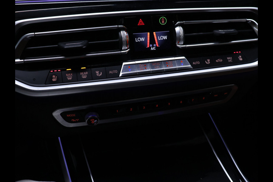 BMW X7 xDrive40i High Executive [SCHUIFKANTELDAK, 7-PERSOONS, BMW LASERLICHT, HEAD-UP, APPLE CARPLAY, SOFTCLOSE, ANDROID, LUCHTVERING, MASSAGESTOELEN, MEMORY SEATS, STOELVERWARMING V+A, VOL LEDER, CAMERA, ELEKTRISCHE ACHTER