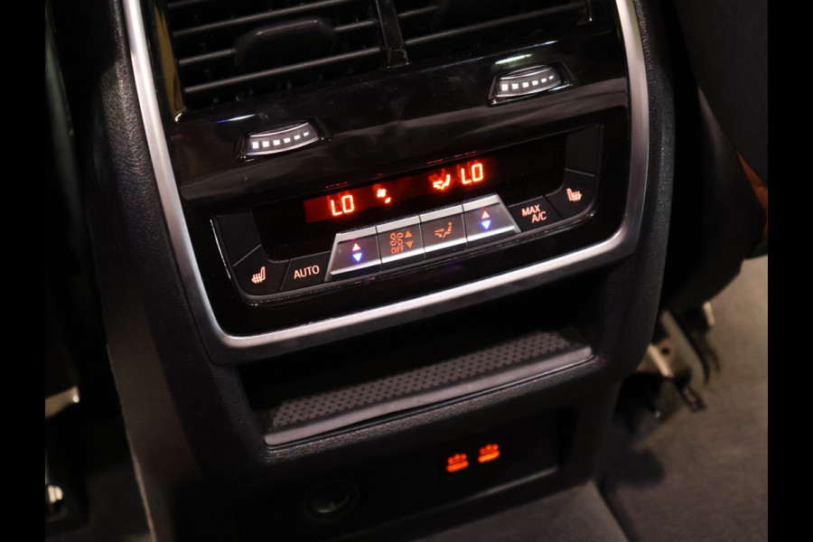 BMW X7 xDrive40i High Executive [SCHUIFKANTELDAK, 7-PERSOONS, BMW LASERLICHT, HEAD-UP, APPLE CARPLAY, SOFTCLOSE, ANDROID, LUCHTVERING, MASSAGESTOELEN, MEMORY SEATS, STOELVERWARMING V+A, VOL LEDER, CAMERA, ELEKTRISCHE ACHTER