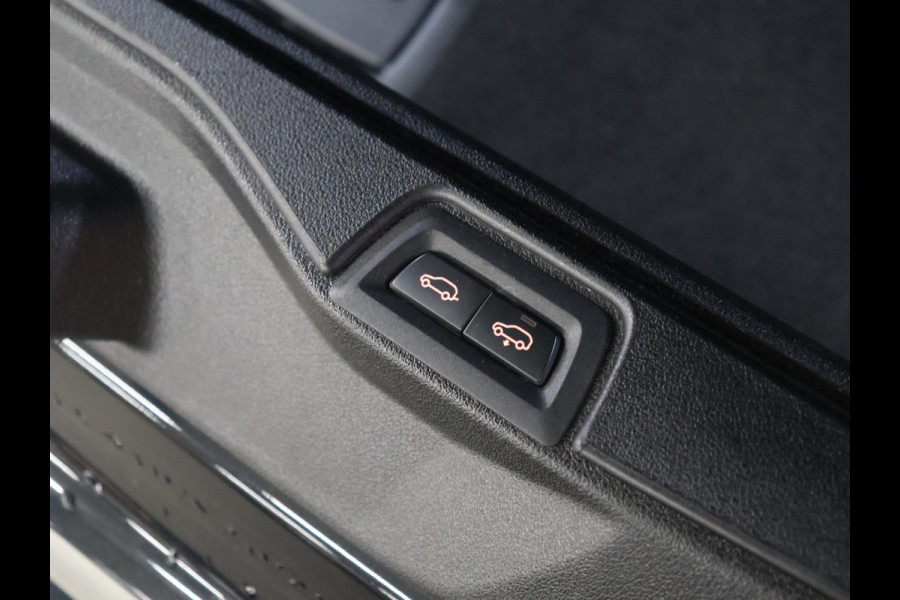 BMW X7 xDrive40i High Executive [SCHUIFKANTELDAK, 7-PERSOONS, BMW LASERLICHT, HEAD-UP, APPLE CARPLAY, SOFTCLOSE, ANDROID, LUCHTVERING, MASSAGESTOELEN, MEMORY SEATS, STOELVERWARMING V+A, VOL LEDER, CAMERA, ELEKTRISCHE ACHTER