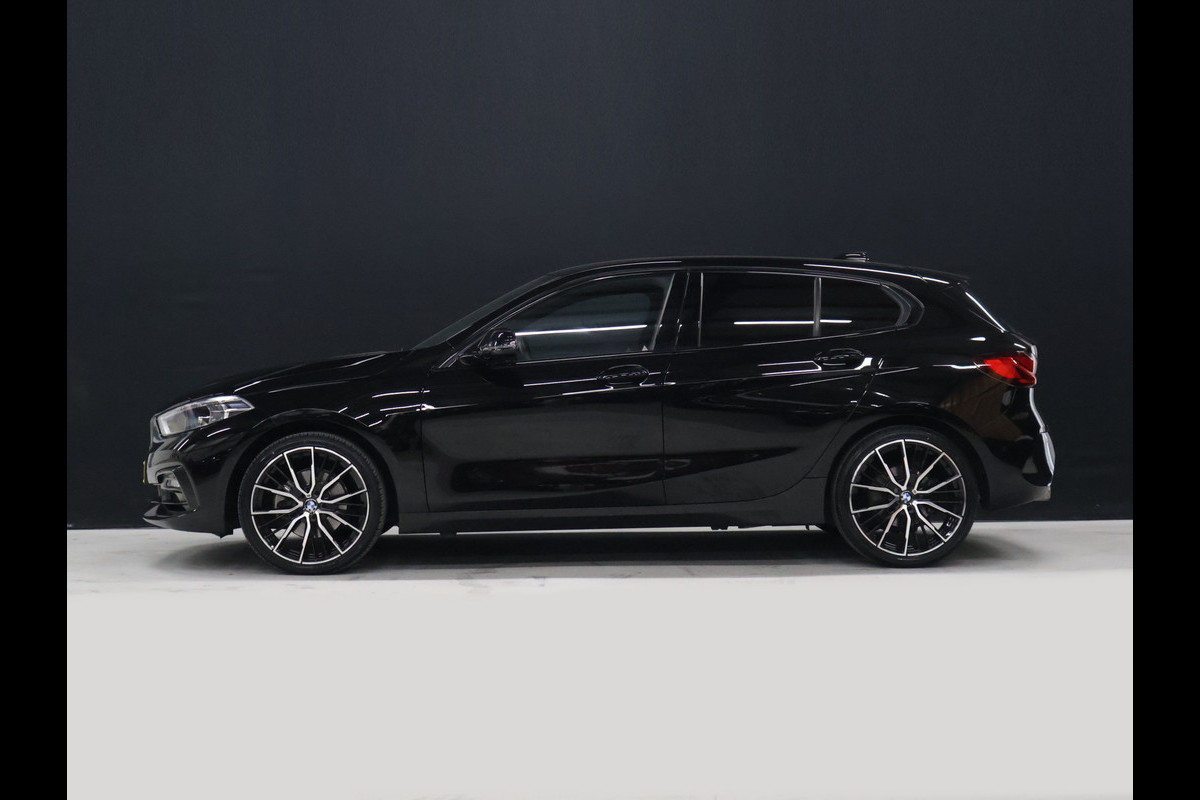 BMW 1-serie 118i Executive Edition [ADAPTIVE CRUISE, SPORT LINE, APPLE CARPLAY, ANDROID, STOELVERWARMING, LED, PDC V+A, CLIMATE CONTROL, NAVIGATIE, PRIVACY GLASS, DAB, BLUETOOTH, NIEUWSTAAT]