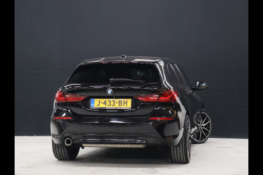 BMW 1-serie 118i Executive Edition [ADAPTIVE CRUISE, SPORT LINE, APPLE CARPLAY, ANDROID, STOELVERWARMING, LED, PDC V+A, CLIMATE CONTROL, NAVIGATIE, PRIVACY GLASS, DAB, BLUETOOTH, NIEUWSTAAT]