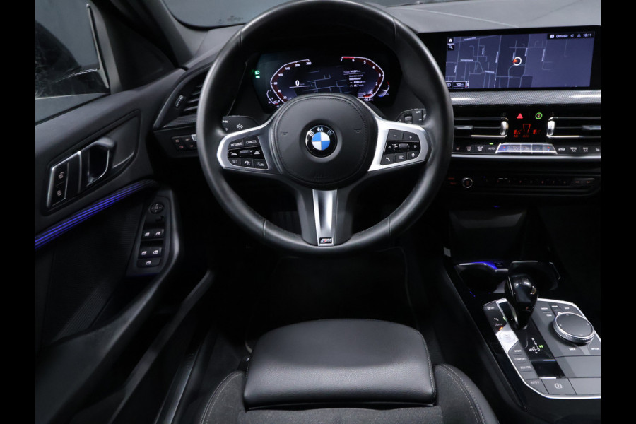 BMW 1-serie 118i Executive Edition [ADAPTIVE CRUISE, SPORT LINE, APPLE CARPLAY, ANDROID, STOELVERWARMING, LED, PDC V+A, CLIMATE CONTROL, NAVIGATIE, PRIVACY GLASS, DAB, BLUETOOTH, NIEUWSTAAT]