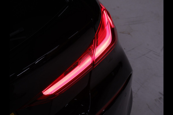 BMW 1-serie 118i Executive Edition [ADAPTIVE CRUISE, SPORT LINE, APPLE CARPLAY, ANDROID, STOELVERWARMING, LED, PDC V+A, CLIMATE CONTROL, NAVIGATIE, PRIVACY GLASS, DAB, BLUETOOTH, NIEUWSTAAT]