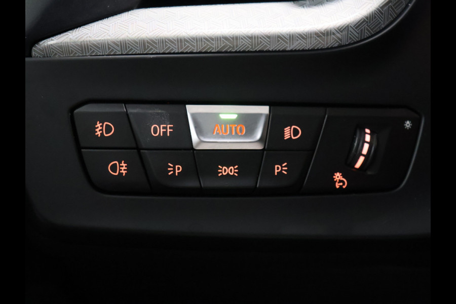 BMW 2 Serie Gran Coupé 218i High Executive Edition M Sport [APPLE CARPLAY, ANDROID, STOELVERWARMING, ADAPTIVE LED, VOL LEDER, DIGITAL DASH, PDC V+A, DRIVING ASSISTANT, CRUISE CONTROL, GROOT NAVIGATIE, CLIMATE CONTROL, NIEUWSTAAT]