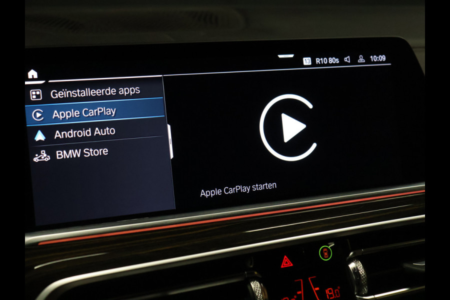 BMW X5 xDrive45e M Sport High Executive [PANORAMADAK, SKYLOUNGE, HARMAN/KARDON, HEAD-UP, LUCHTVERING, ADAPTIVE LED, APPLE CARPLAY, ANDROID, MEMORY SEATS, STOELVERWARMING, VOL LEDER, SOFT CLOSE, ELEKTRISCHE ACHTERKLEP, 360 CAMERA
