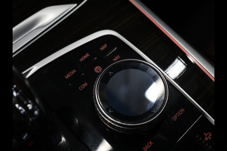 BMW X5 xDrive45e M Sport High Executive [PANORAMADAK, SKYLOUNGE, HARMAN/KARDON, HEAD-UP, LUCHTVERING, ADAPTIVE LED, APPLE CARPLAY, ANDROID, MEMORY SEATS, STOELVERWARMING, VOL LEDER, SOFT CLOSE, ELEKTRISCHE ACHTERKLEP, 360 CAMERA