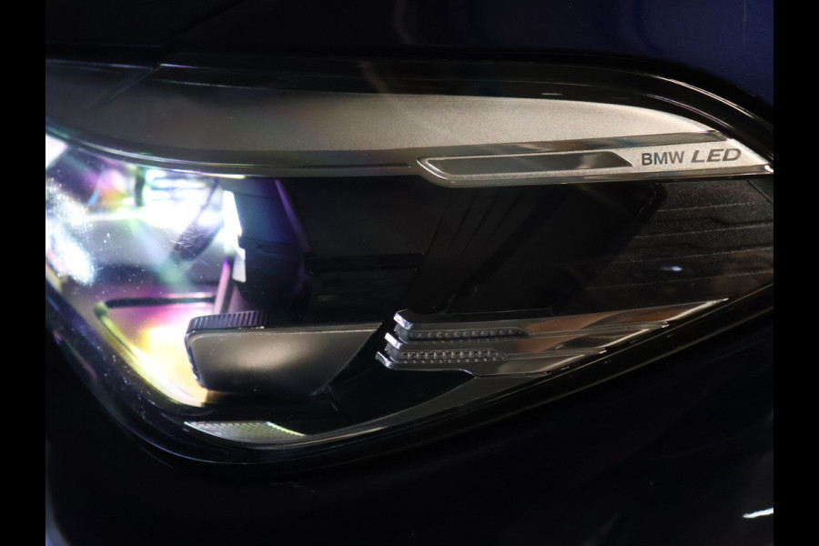 BMW X5 xDrive45e M Sport High Executive [PANORAMADAK, SKYLOUNGE, HARMAN/KARDON, HEAD-UP, LUCHTVERING, ADAPTIVE LED, APPLE CARPLAY, ANDROID, MEMORY SEATS, STOELVERWARMING, VOL LEDER, SOFT CLOSE, ELEKTRISCHE ACHTERKLEP, 360 CAMERA