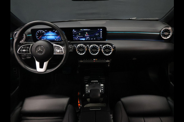 Mercedes-Benz CLA-Klasse 180 Business Solution Luxury [PANORAMADAK, PREMIUM SOUND, MEMORY SEATS, ELEKTRISCHE STOELEN, MULTIBEAM LED, STOELVERWARMING, CAMERA, SFEERVERLICHTING, PDC V+A, CRUISE CONTROL, GROOT NAVIGATIE, CLIMATE CONTROL, KEYLESS, W