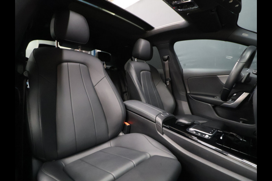 Mercedes-Benz CLA-Klasse 180 Business Solution Luxury [PANORAMADAK, PREMIUM SOUND, MEMORY SEATS, ELEKTRISCHE STOELEN, MULTIBEAM LED, STOELVERWARMING, CAMERA, SFEERVERLICHTING, PDC V+A, CRUISE CONTROL, GROOT NAVIGATIE, CLIMATE CONTROL, KEYLESS, W