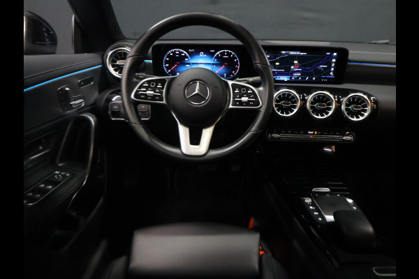Mercedes-Benz CLA-Klasse 180 Business Solution Luxury [PANORAMADAK, PREMIUM SOUND, MEMORY SEATS, ELEKTRISCHE STOELEN, MULTIBEAM LED, STOELVERWARMING, CAMERA, SFEERVERLICHTING, PDC V+A, CRUISE CONTROL, GROOT NAVIGATIE, CLIMATE CONTROL, KEYLESS, W